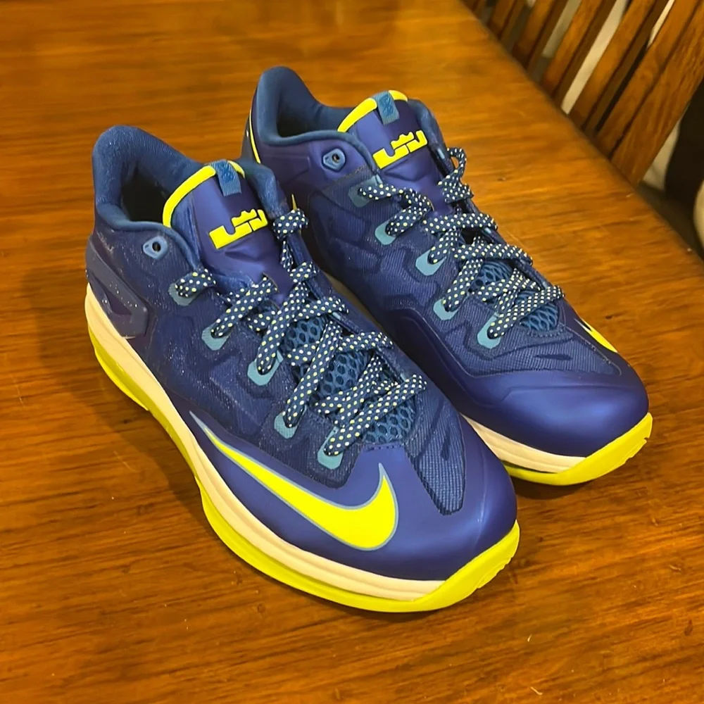 Nike Lebron XI Low Shoes Sneakers 644534 400 Boys Girls Youth Size 5.5Y Size 5.5
